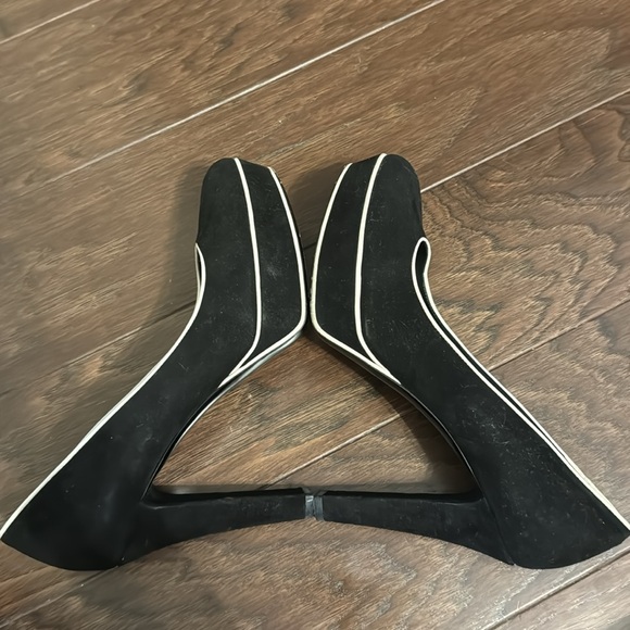 Gucci Black Suede Huston Platform Pumps - Picture 5 of 7